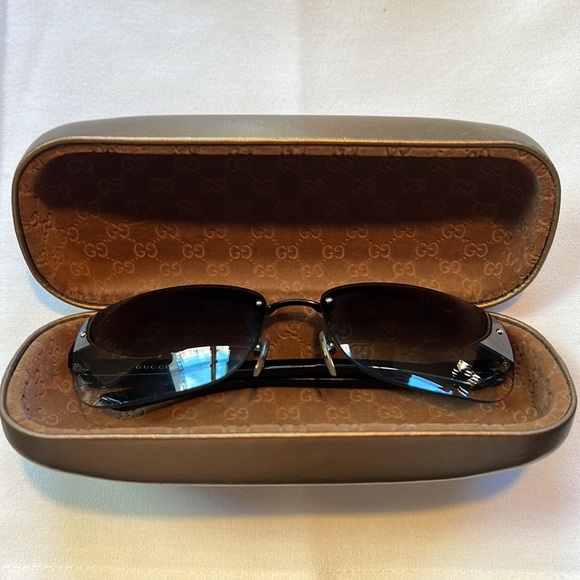 ✨HP✨ GUCCI Sunglasses - Picture 4 of 4